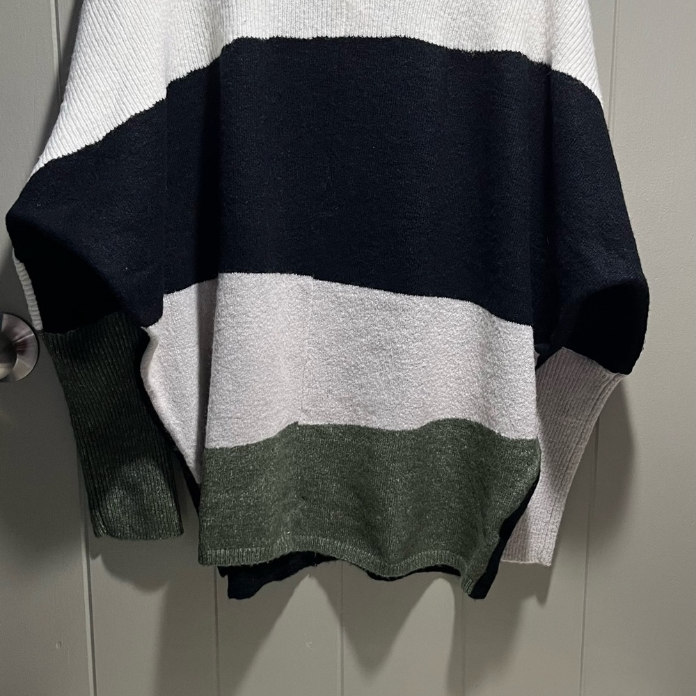 H Halston Colorblock Dolman Long sleeve  Sweater - Black, White, and Green